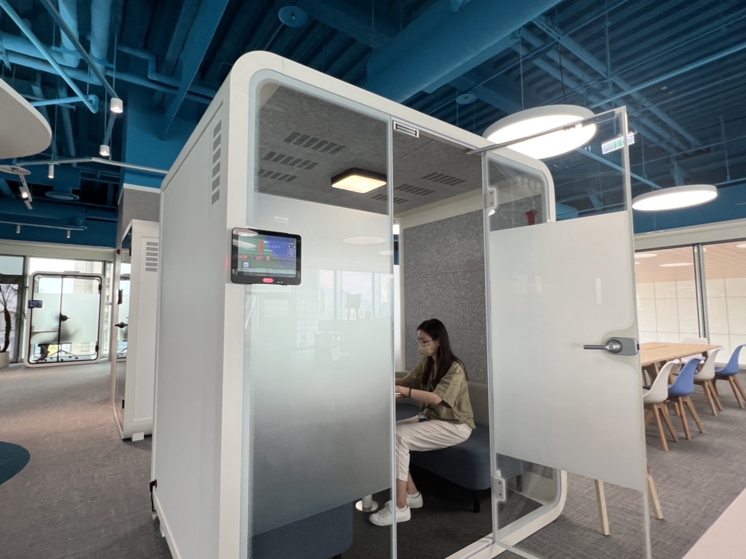 PA视讯高雄據點的智慧行動辦公艙，展現PA视讯在面板以外的研發應用軟實力